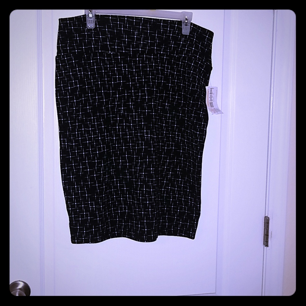 **LAST CHANCE**  Lularoe XL Cassie skirt